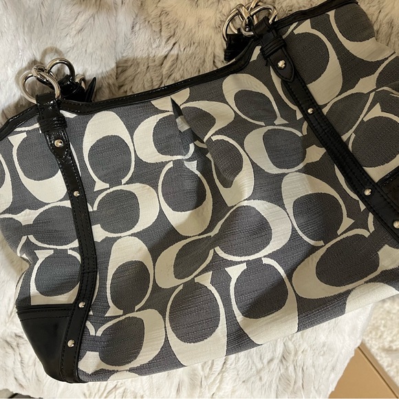 Coach purse with double over the shoulder straps - Picture 9 of 12